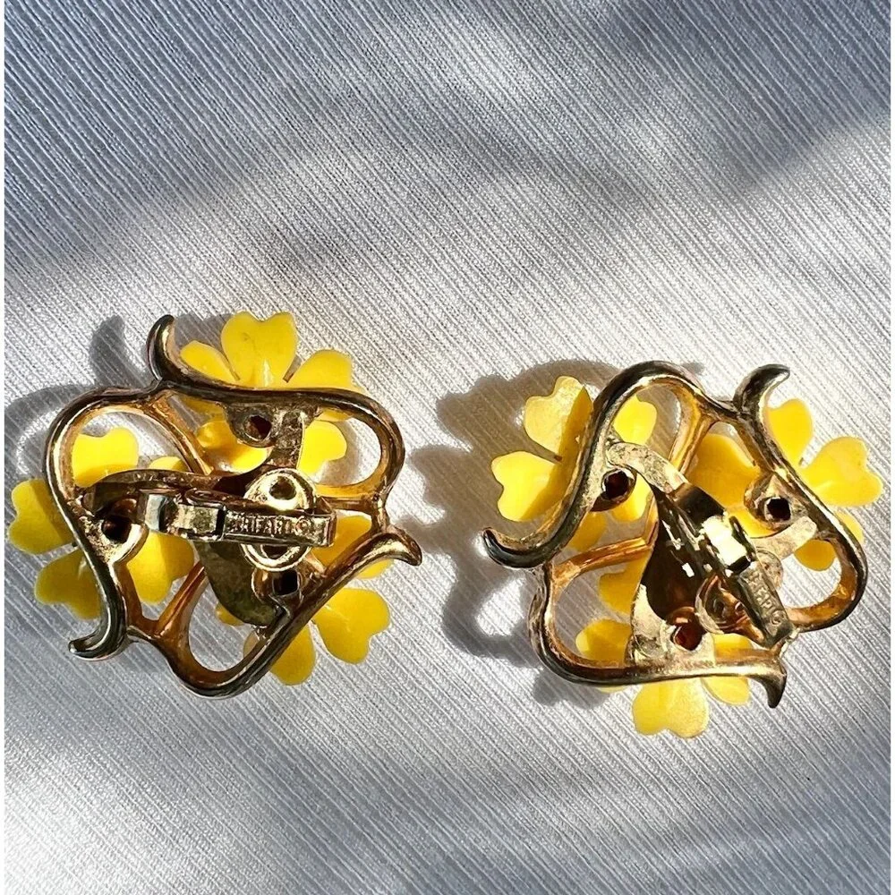 Trifari Yellow Floral Clip-On Earrings With Rhinestones Vintage 1950s - Picture 7 of 9